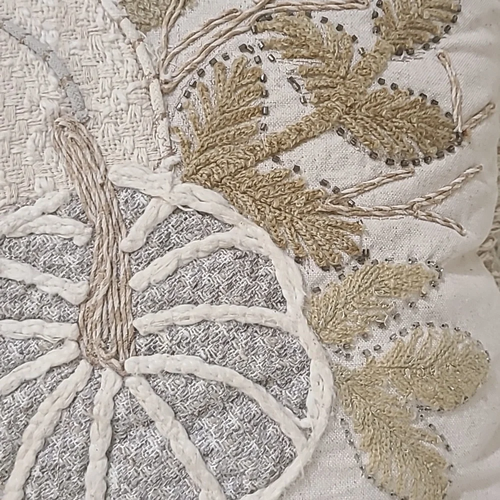 THE FARMHOSE RACHEL ASHWELL FALL DECORATIVE PILLOW.